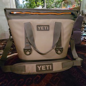 LIKE NEW YETI Hopper Two M30 Field Tan